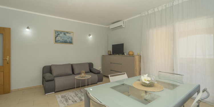 Apartment T&R